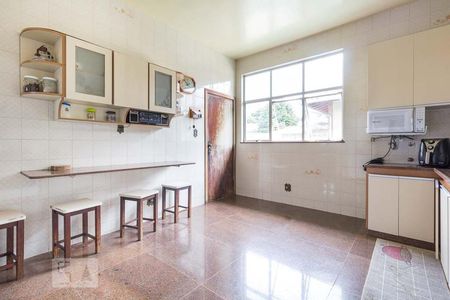 Casa à venda com 4 quartos, 310m² em São Luiz, Belo Horizonte