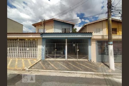 Casa à venda com 150m², 2 quartos e 2 vagas Casa à venda com 150m², 2 quartos e 2 vagasFachada