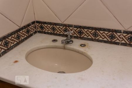 Casa à venda com 220m², 3 quartos e 2 vagasBanheiro - Torneira