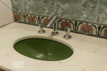 Casa à venda com 220m², 3 quartos e 2 vagasBanheiro - Torneira