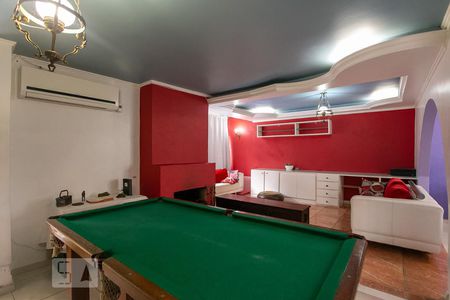 Sala de casa à venda com 3 quartos, 220m² em Campo Novo, Porto Alegre