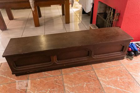 Detalhe de casa à venda com 3 quartos, 220m² em Campo Novo, Porto Alegre