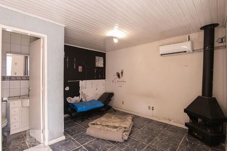 Casa à venda com 220m², 3 quartos e 2 vagasSuíte anexa