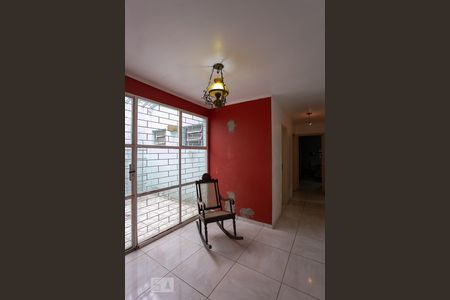 Casa à venda com 220m², 3 quartos e 2 vagasCorredor