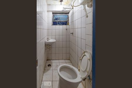Banheiro de kitnet/studio para alugar com 1 quarto, 35m² em Vila Sonia, São Paulo