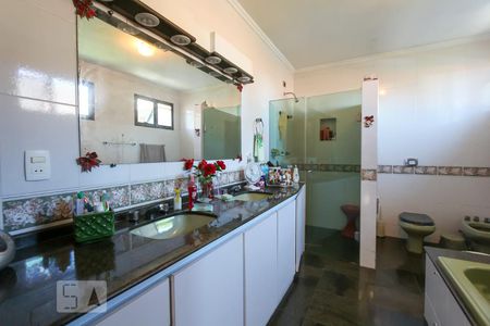 Casa à venda com 650m², 4 quartos e 4 vagasBanheiro da suíte 1