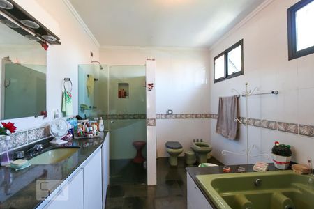 Casa à venda com 650m², 4 quartos e 4 vagasBanheiro da suíte 1