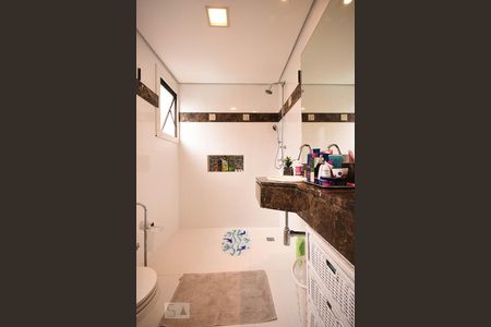 Apartamento à venda com 201m², 4 quartos e 5 vagasBanheiro Suíte 2