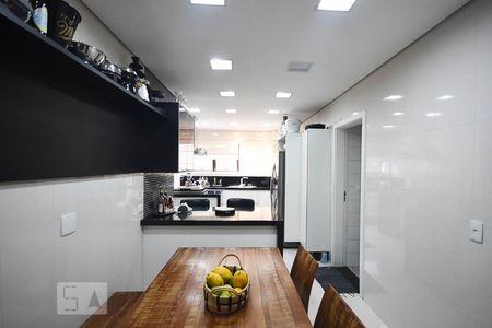 Apartamento à venda com 201m², 4 quartos e 5 vagasCozinha