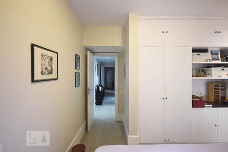 Apartamento à venda com 201m², 4 quartos e 5 vagasArmário da Suíte 2