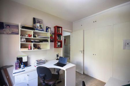 Apartamento à venda com 201m², 4 quartos e 5 vagasQuarto 2