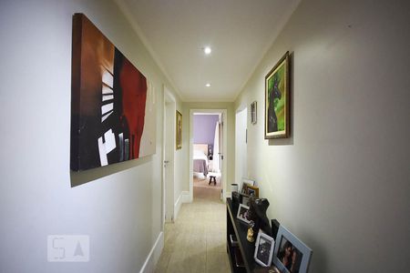 Apartamento à venda com 201m², 4 quartos e 5 vagasCorredor 