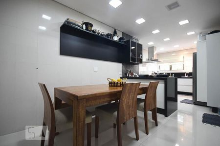Apartamento à venda com 201m², 4 quartos e 5 vagasCozinha
