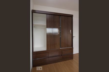 Apartamento à venda com 63m², 2 quartos e 1 vagaQuarto 02 - Armários