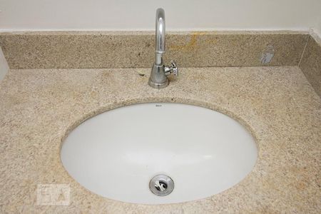 Apartamento à venda com 63m², 2 quartos e 1 vagaDetalhe banheiro