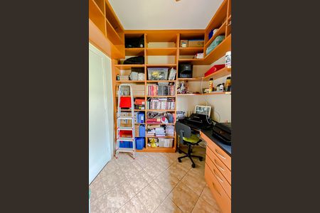 Casa à venda com 152m², 4 quartos e 4 vagasQuarto 02 Biblioteca