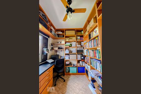 Casa à venda com 152m², 4 quartos e 4 vagasQuarto 02 Biblioteca