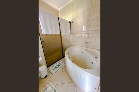 Casa à venda com 152m², 4 quartos e 4 vagasBanheiro Quarto 01 Suite  com banheira