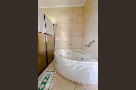 Casa à venda com 152m², 4 quartos e 4 vagasBanheiro Quarto 01 Suite  com banheira