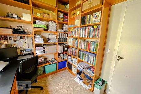 Casa à venda com 152m², 4 quartos e 4 vagasQuarto 02 Biblioteca