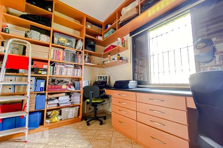 Casa à venda com 152m², 4 quartos e 4 vagasQuarto 02 Biblioteca