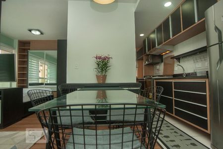 Sala de kitnet/studio para alugar com 1 quarto, 33m² em Centro, Curitiba