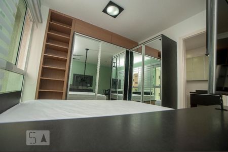 Quarto de kitnet/studio para alugar com 1 quarto, 33m² em Centro, Curitiba