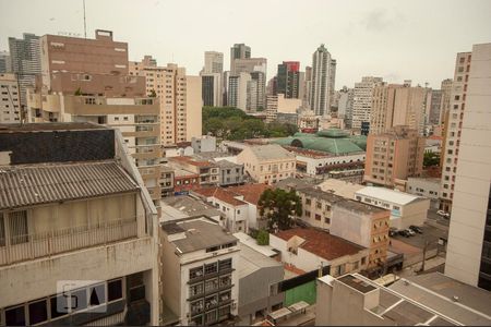 Vista de kitnet/studio para alugar com 1 quarto, 33m² em Centro, Curitiba