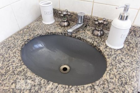 Banheiro de apartamento para alugar com 2 quartos, 52m² em Vila Marchi, São Bernardo do Campo