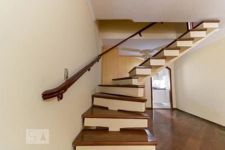 Escada de casa à venda com 2 quartos, 120m² em Parque Fongaro, São Paulo