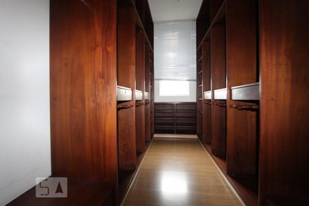 Apartamento à venda com 230m², 4 quartos e 2 vagasCloset