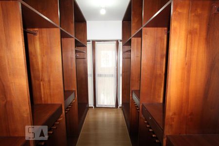 Apartamento à venda com 230m², 4 quartos e 2 vagasCloset