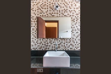 Apartamento à venda com 100m², 4 quartos e 2 vagasDetalhe do Banheiro da Suíte