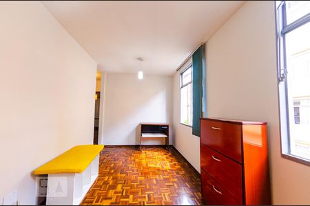 Sala de apartamento para alugar com 2 quartos, 46m² em Carlos Prates, Belo Horizonte
