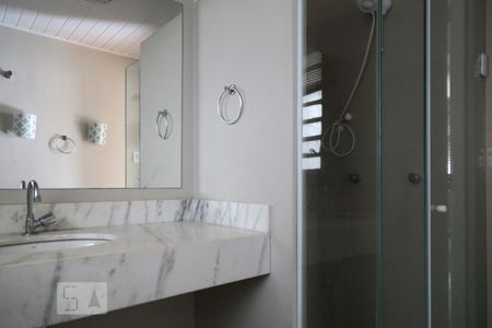 Banheiro de apartamento para alugar com 1 quarto, 65m² em República, São Paulo