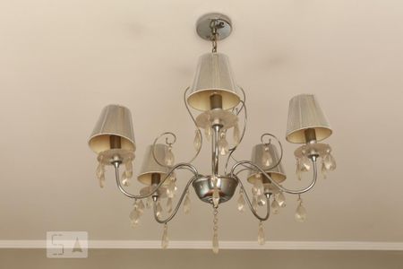 Lustre de apartamento para alugar com 1 quarto, 65m² em República, São Paulo
