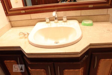 Casa para alugar com 250m², 3 quartos e 4 vagasBanheiro 1