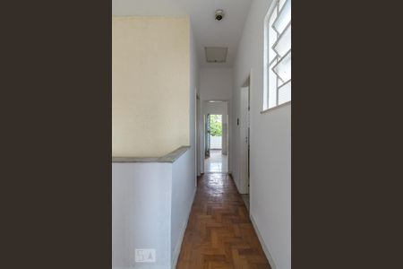 Corredor de casa para alugar com 2 quartos, 70m² em Ramos, Rio de Janeiro