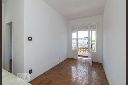 Sala de casa para alugar com 2 quartos, 70m² em Ramos, Rio de Janeiro