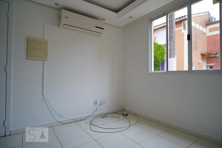 Sala de casa de condomínio à venda com 4 quartos, 95m² em Jardim Itu Sabará, Porto Alegre