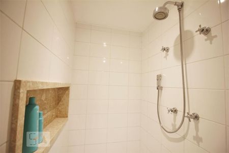 Apartamento à venda com 59m², 1 quarto e 2 vagasChuveiro