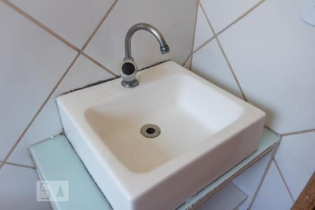 Banheiro de apartamento à venda com 2 quartos, 48m² em Campanário, Diadema