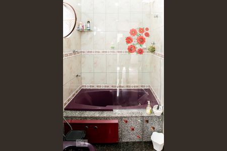 Casa à venda com 544m², 4 quartos e 8 vagas Casa à venda com 544m², 4 quartos e 8 vagasBanheiro da Suíte