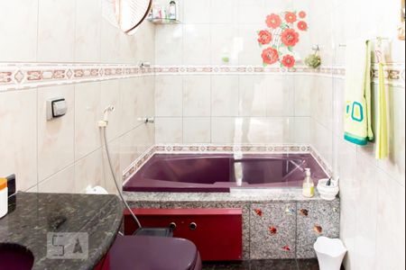 Casa à venda com 544m², 4 quartos e 8 vagas Casa à venda com 544m², 4 quartos e 8 vagasBanheiro da Suíte