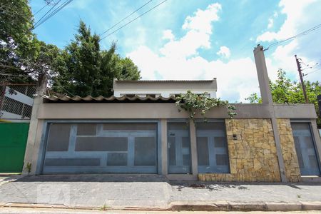 Casa à venda com 337m², 4 quartos e 4 vagasFachada