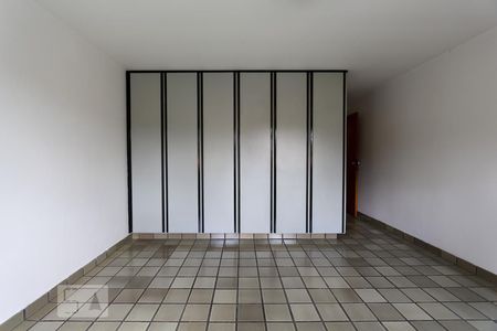 Casa à venda com 337m², 4 quartos e 4 vagasSuíte 1