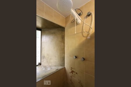 Casa à venda com 337m², 4 quartos e 4 vagasBanheiro da suíte 1