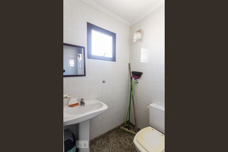 Apartamento à venda com 496m², 5 quartos e 5 vagasBanheiro de Serviço