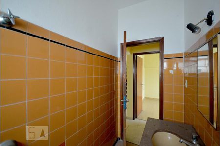Casa à venda com 300m², 4 quartos e 6 vagasBanheiro Social