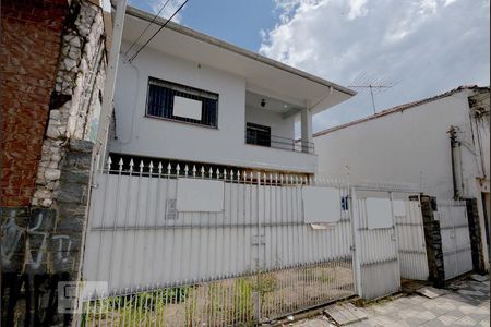 Casa à venda com 300m², 4 quartos e 6 vagasFachada